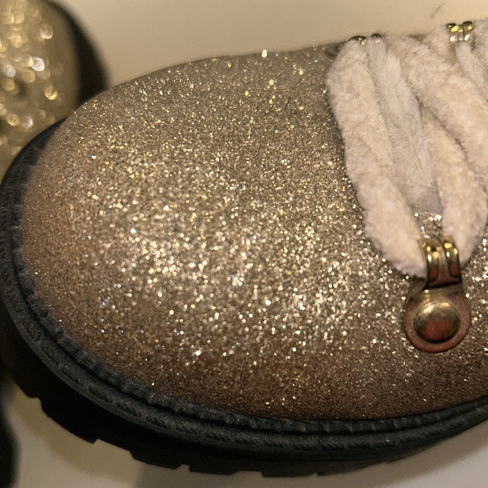 Katy Perry Gold Glitter Ivory Faux Fur Boots EUC sz 7 - Picture 8 of 8